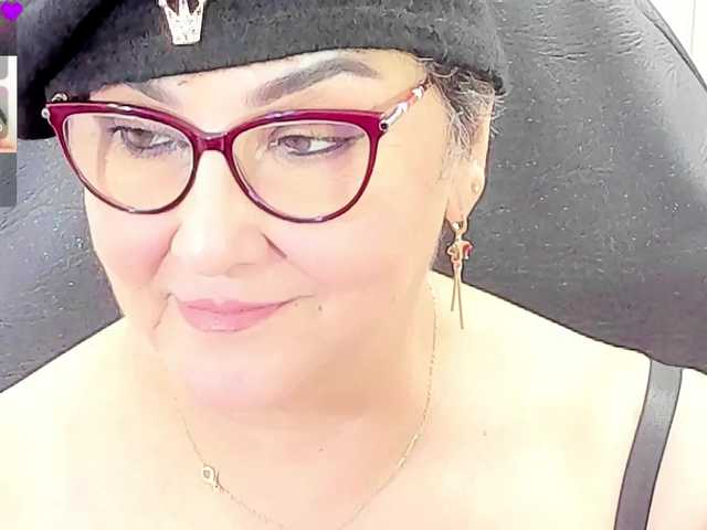cataleya-mom live cam on BongaCams