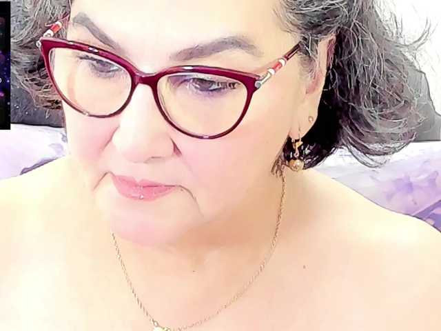 cataleya-mom live cam on BongaCams
