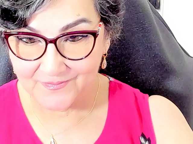 cataleya-mom live cam on BongaCams