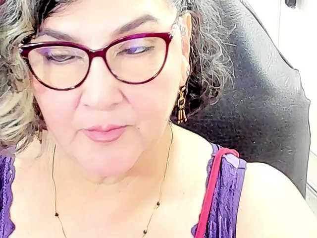 cataleya-mom live cam on BongaCams