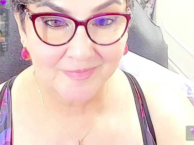 cataleya-mom live cam on BongaCams
