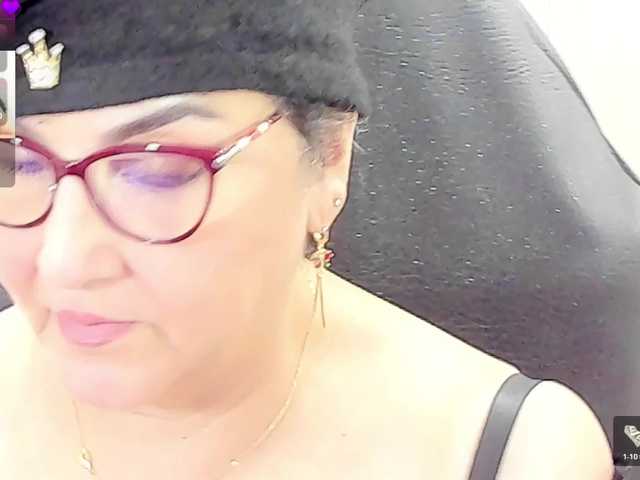 cataleya-mom live cam on BongaCams