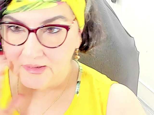 cataleya-mom live cam on BongaCams