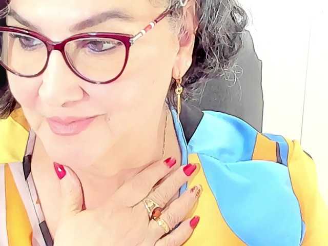 cataleya-mom live cam on BongaCams
