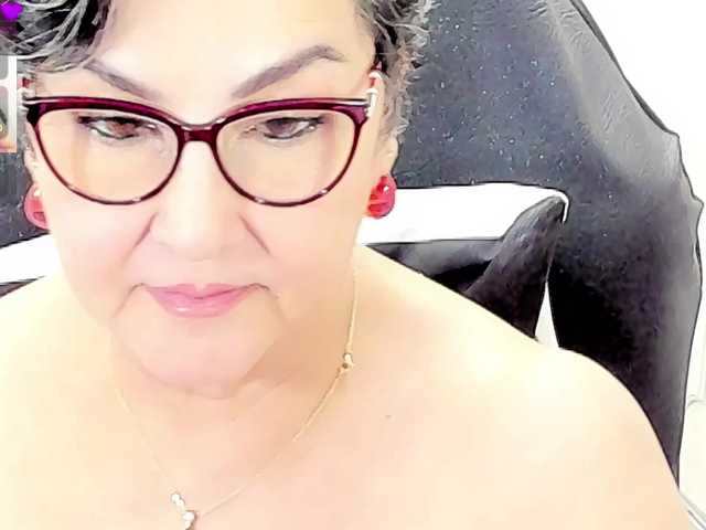 cataleya-mom live cam on BongaCams