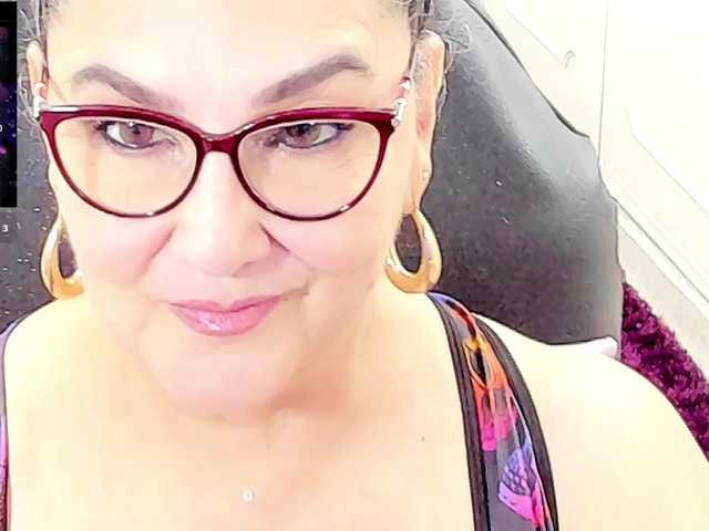 cataleya-mom live cam on BongaCams