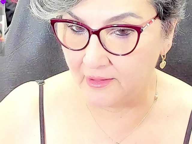 cataleya-mom live cam on BongaCams