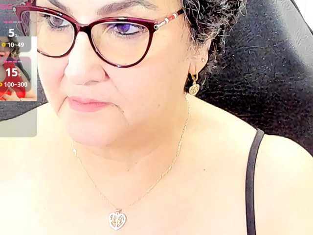 cataleya-mom live cam on BongaCams