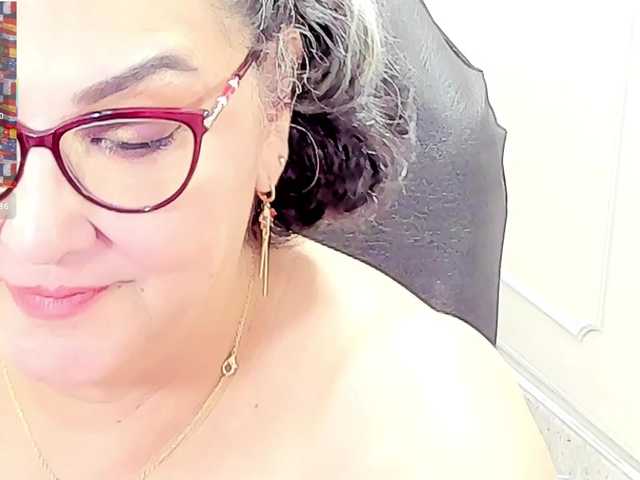 cataleya-mom live cam on BongaCams
