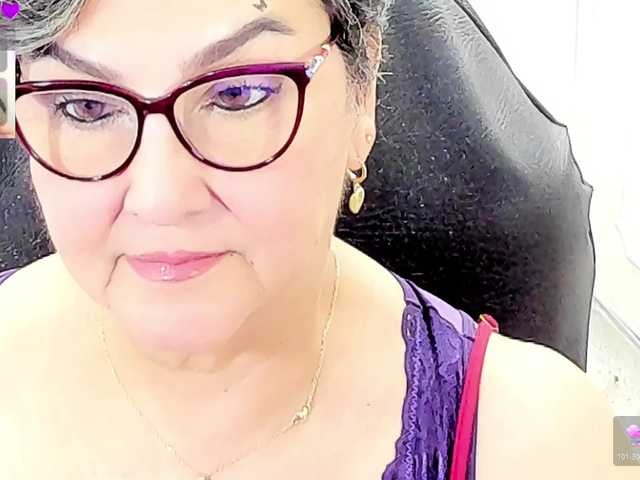 cataleya-mom live cam on BongaCams