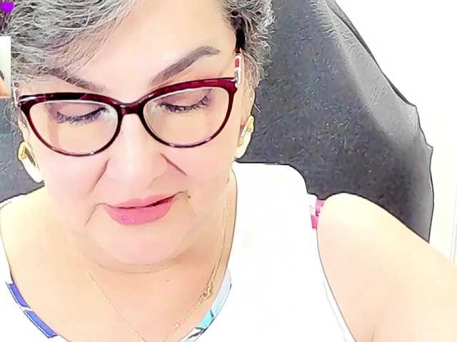 cataleya-mom live cam on BongaCams
