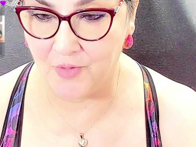 cataleya-mom live cam on BongaCams