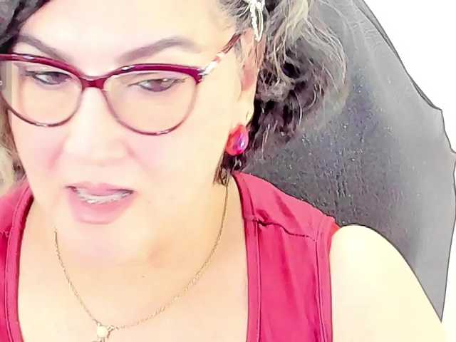 cataleya-mom live cam on BongaCams