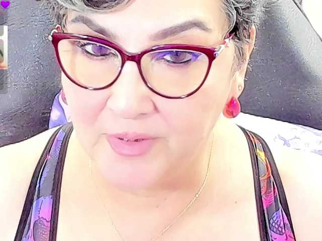 cataleya-mom live cam on BongaCams