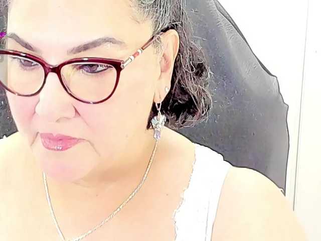 cataleya-mom live cam on BongaCams