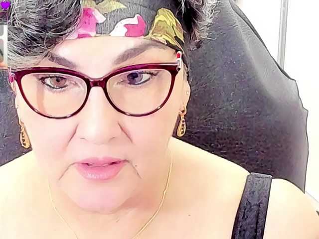 cataleya-mom live cam on BongaCams