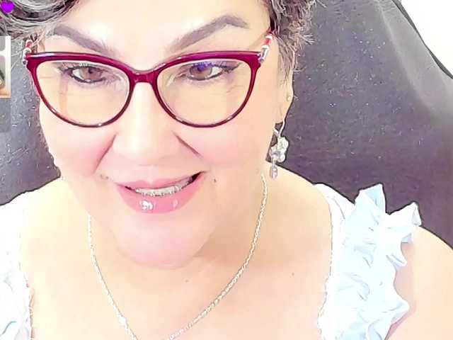 cataleya-mom live cam on BongaCams