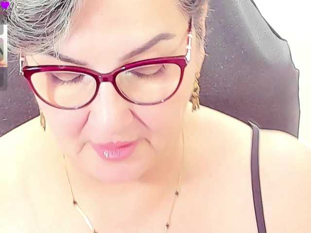 cataleya-mom live cam on BongaCams