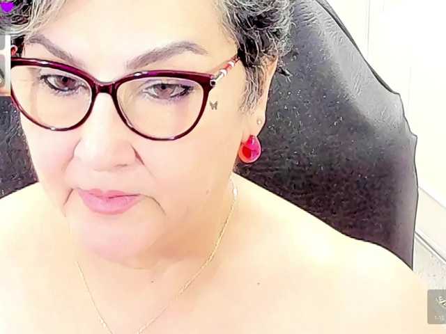 cataleya-mom live cam on BongaCams