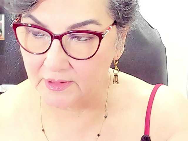 cataleya-mom live cam on BongaCams