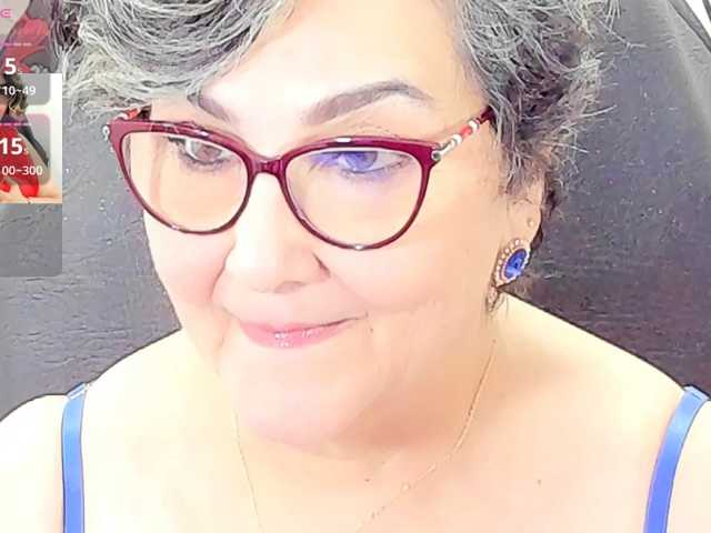 cataleya-mom live cam on BongaCams