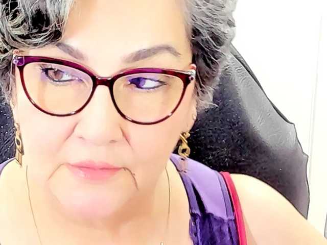 cataleya-mom live cam on BongaCams