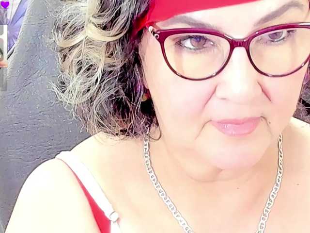 cataleya-mom live cam on BongaCams