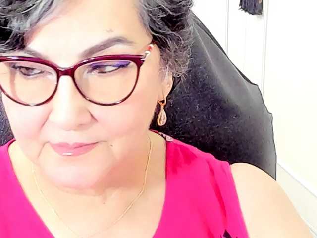 cataleya-mom live cam on BongaCams
