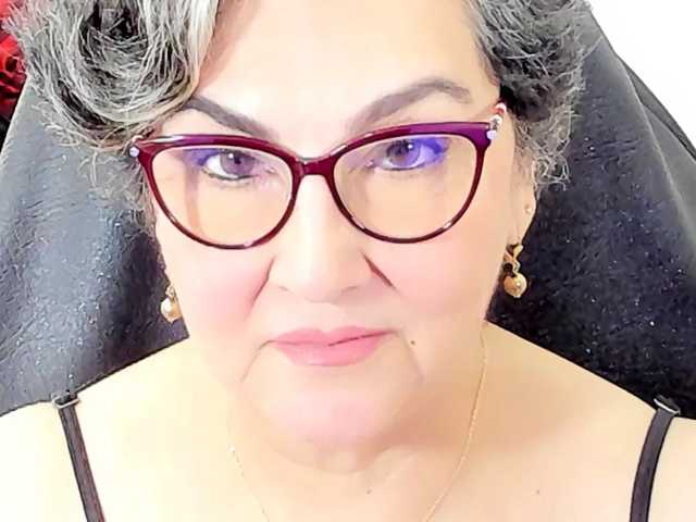 cataleya-mom live cam on BongaCams