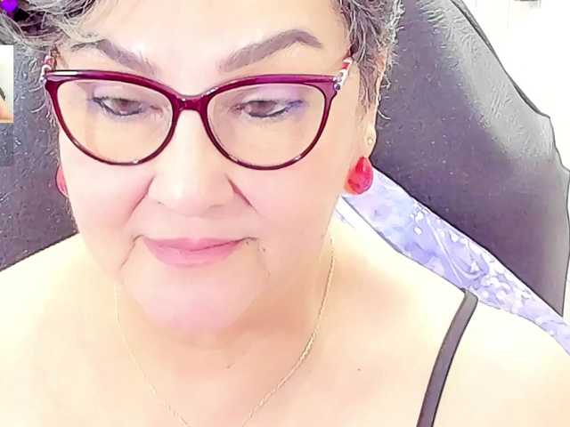 cataleya-mom live cam on BongaCams