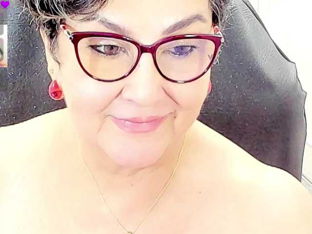 cataleya-mom live cam on BongaCams