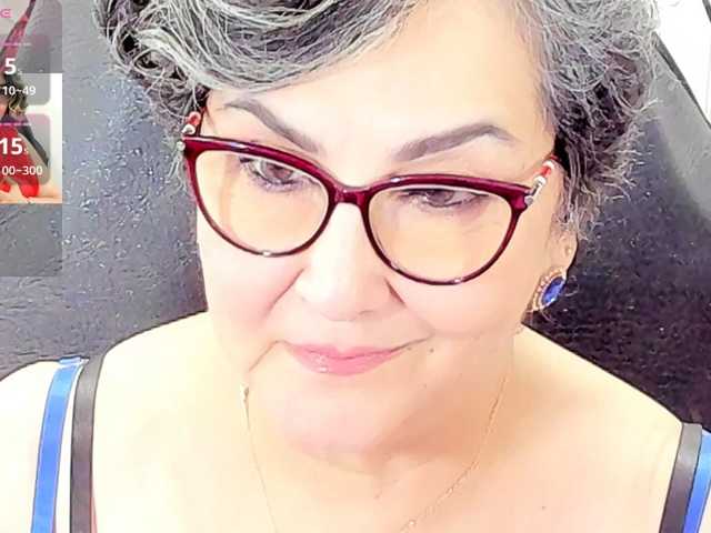 cataleya-mom live cam on BongaCams