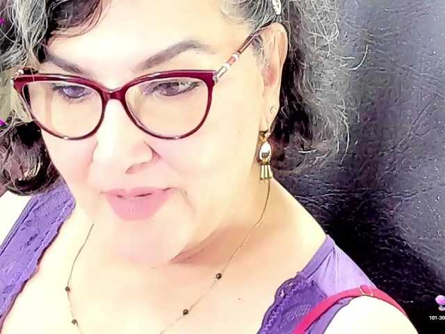 cataleya-mom live cam on BongaCams