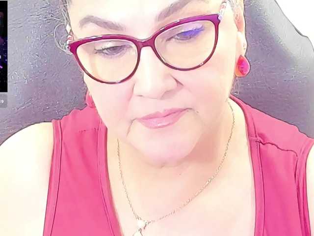 cataleya-mom live cam on BongaCams