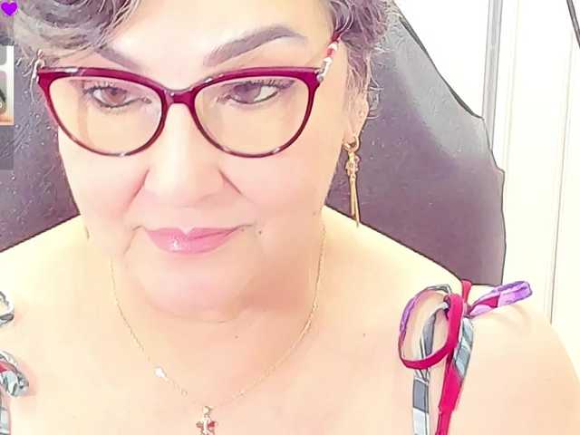 cataleya-mom live cam on BongaCams