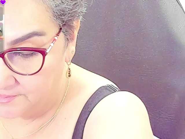 cataleya-mom live cam on BongaCams