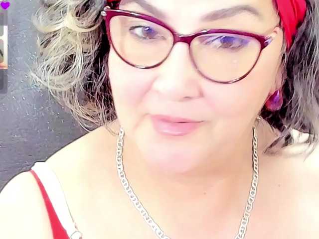 cataleya-mom live cam on BongaCams