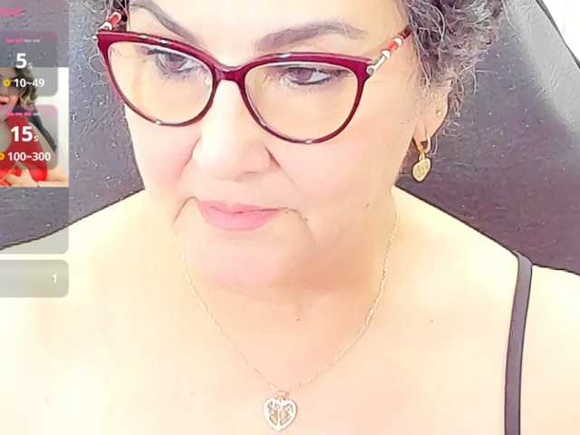 cataleya-mom live cam on BongaCams