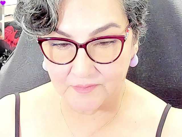 cataleya-mom live cam on BongaCams