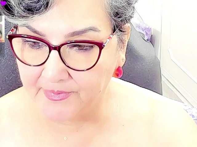 cataleya-mom live cam on BongaCams