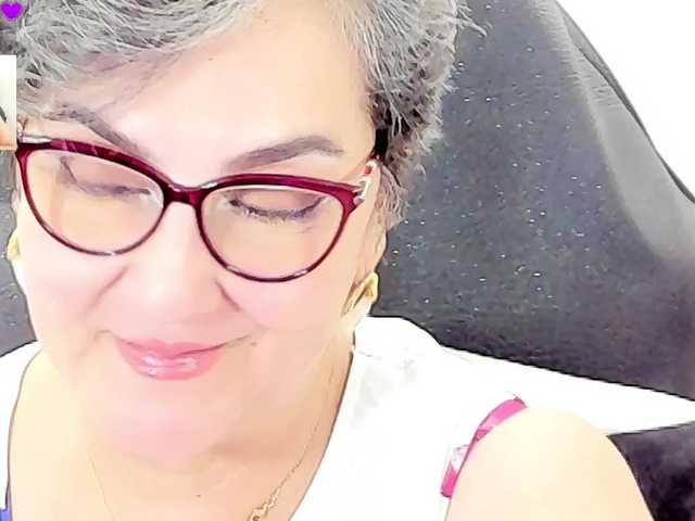 cataleya-mom live cam on BongaCams