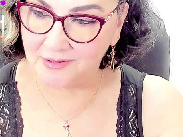 cataleya-mom live cam on BongaCams