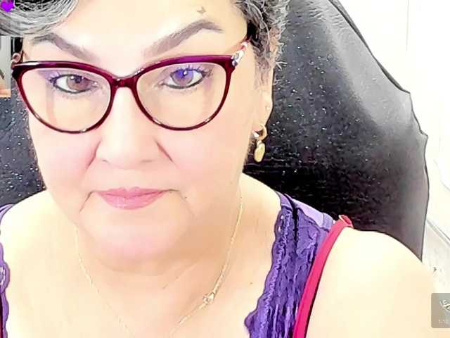 cataleya-mom live cam on BongaCams