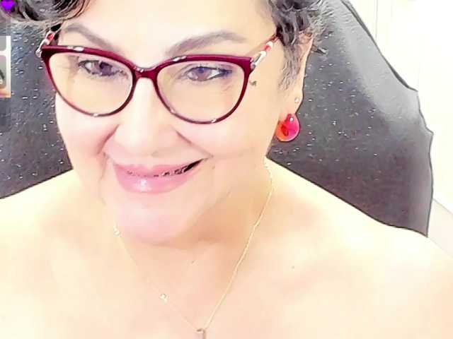cataleya-mom live cam on BongaCams
