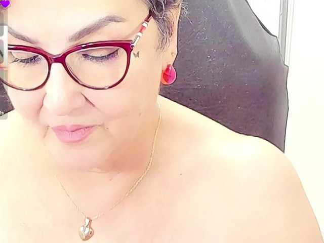 cataleya-mom live cam on BongaCams