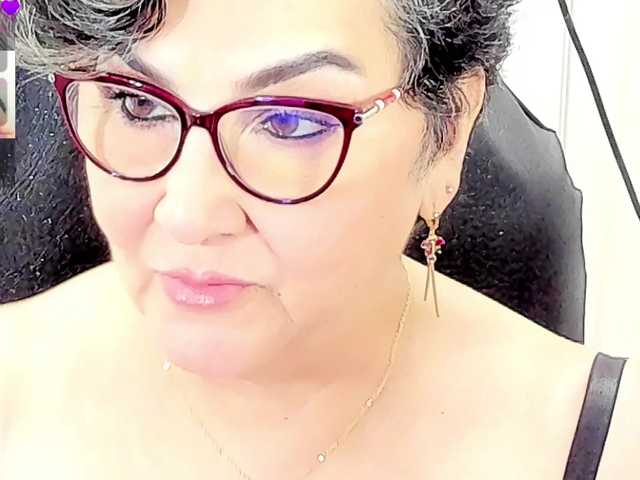 cataleya-mom live cam on BongaCams