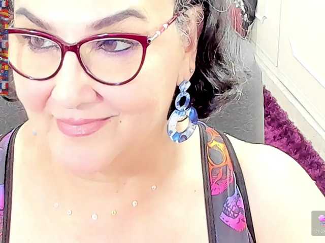 cataleya-mom live cam on BongaCams