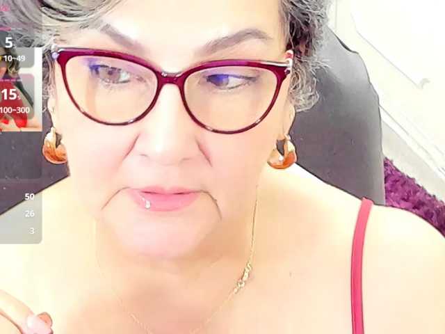 cataleya-mom live cam on BongaCams