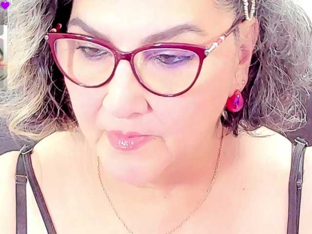cataleya-mom live cam on BongaCams