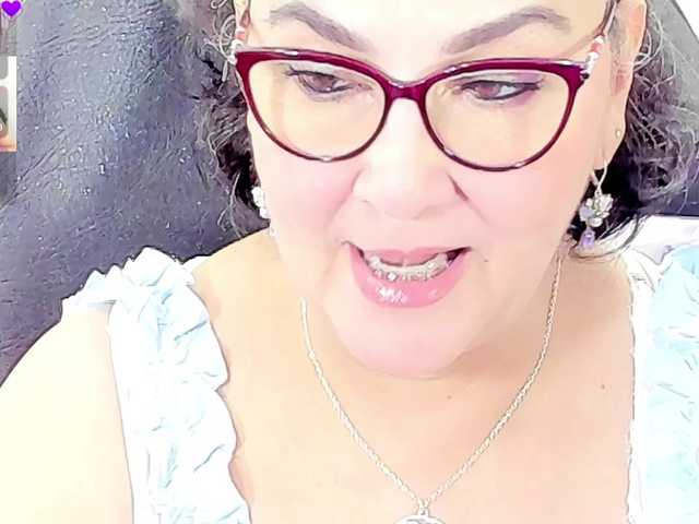 cataleya-mom live cam on BongaCams